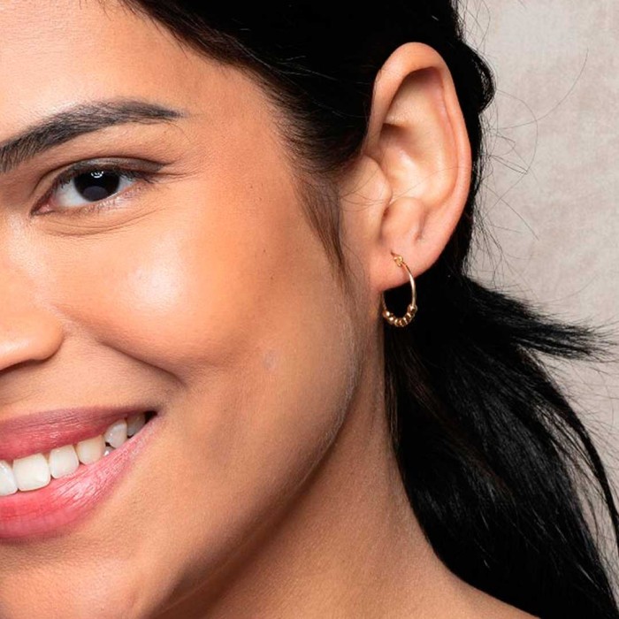 PENDIENTES TIPO ARO EN ORO DE 18 QUILATES