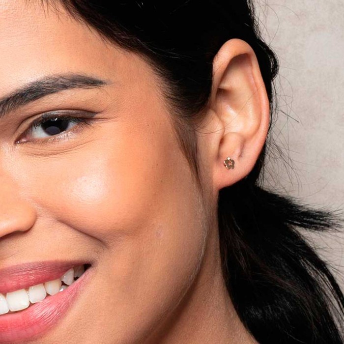 PENDIENTES EN ORO DE 18 QUILATES CON DIAMANTE 2