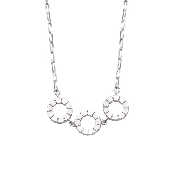 GARGANTILLA EN PLATA CON DETALLES CIRCULARES