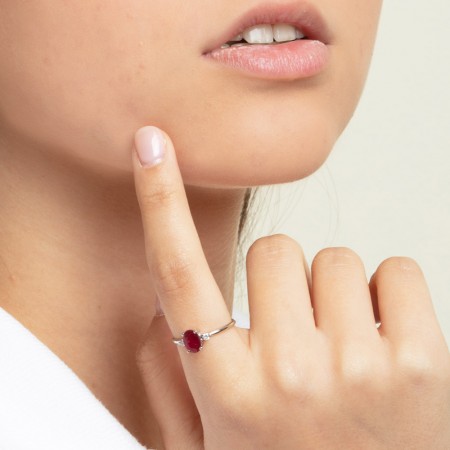 ANILLO EN ORO CON RUBÍ Y DIAMANTES