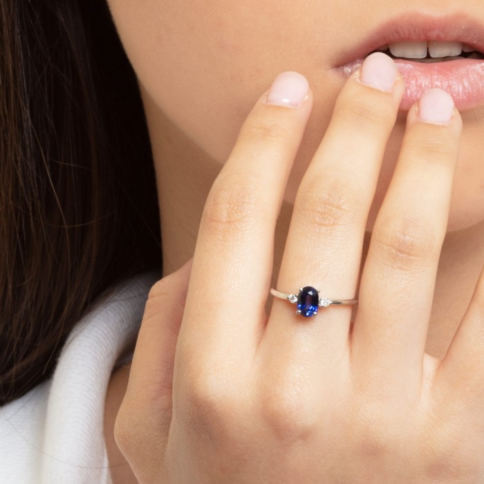 ANILLO EN ORO CON ZAFIRO Y DIAMANTES