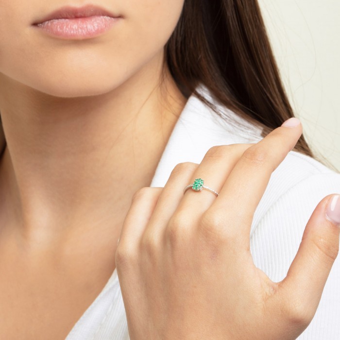 ANILLO EN ORO CON ESMERALDA Y DIAMANTES