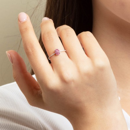 ANILLO EN ORO CON RUBÍ Y DIAMANTES