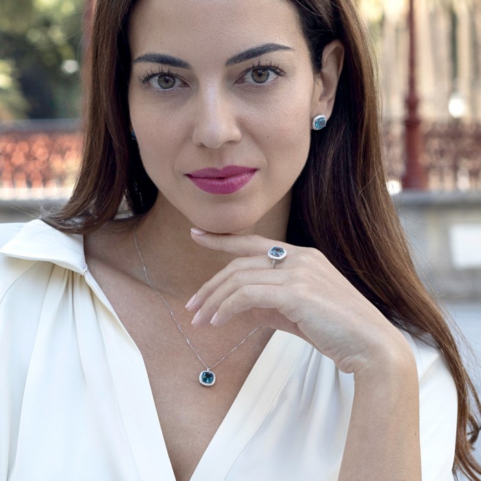 GARGANTILLA EN ORO BLANCO Y TOPACIO