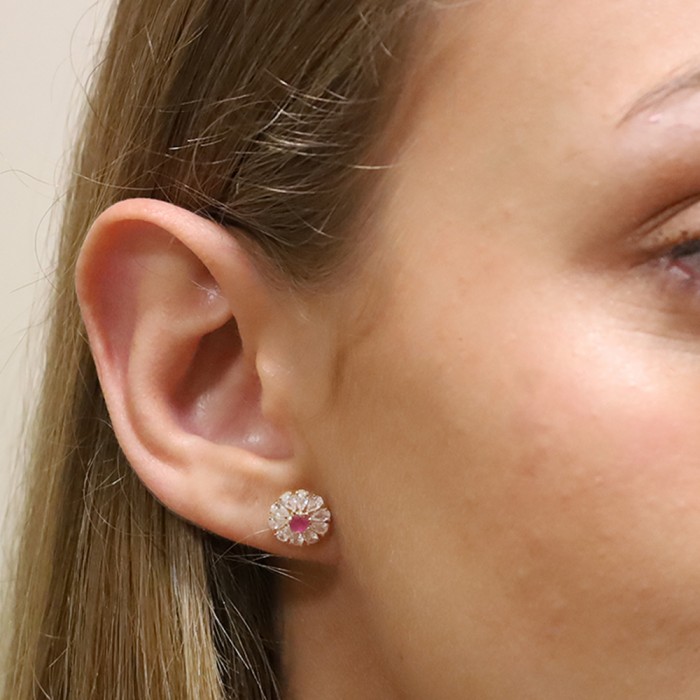 PENDEINTES EN ORO FLORES CON CIRCONITAS