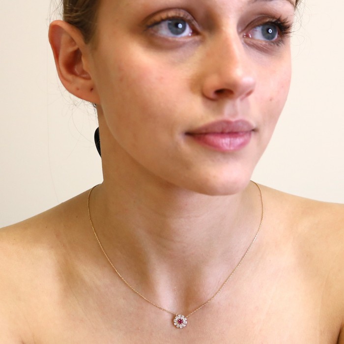 GARGANTILLA EN ORO FLOR CON CIRCONITAS