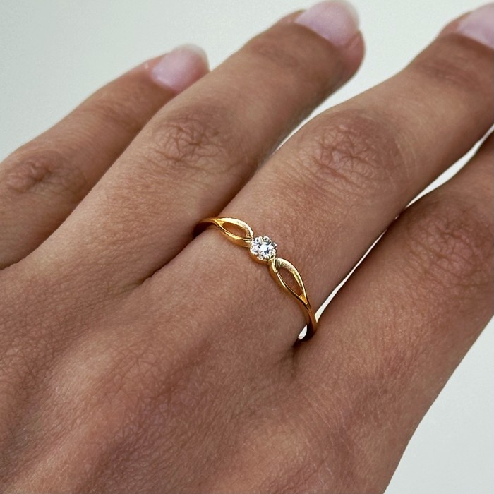 ANILLO ORO 18 QUILATES CON CIRCONITA BLANCA