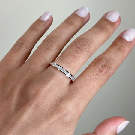 ANILLO EN ORO BLANCO CON CIRCONITAS BLANCAS