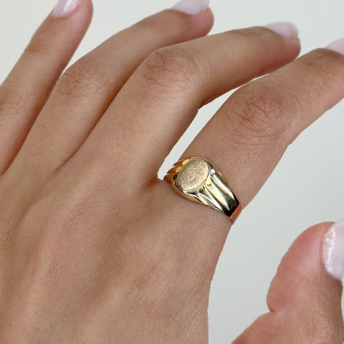 ANILLO EN ORO TIPO SELLO BEBE