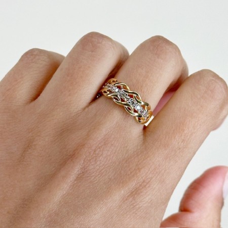 ANILLO EN ORO FORMA TRENZA CON CIRCONITAS