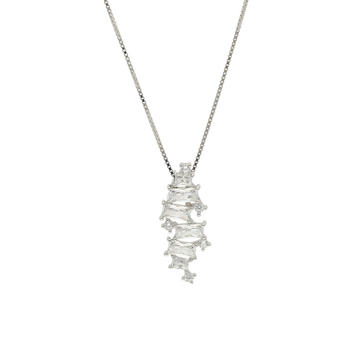 GARGANTILLA EN PLATA CON COLGANTE CIRCONITAS TALLA ESMERALDA DISEÑO ESCALERA