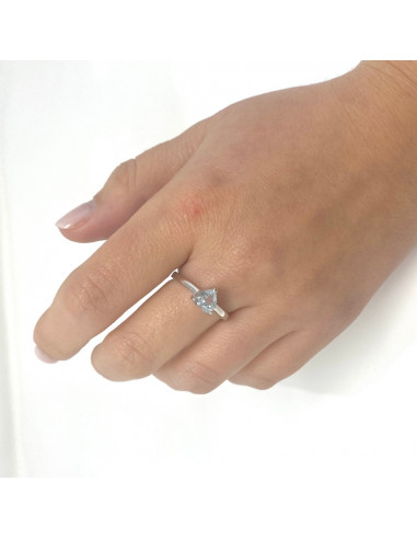 ANILLO EN PLATA CIRCONITA AZUL CORAZON TRES GARRRAS