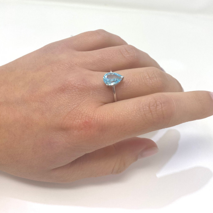 ANILLO EN PLATA CON CIRCONITA EN GOTA AZUL 2