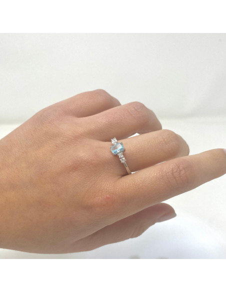 ANILLO EN PLATA CON CIRCONITAS EN AZUL Y BLANCA
