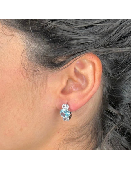 PENDIENTES EN PLATA CON TRES  CIRCONITAS AZUL Y BLANCAS OVAL