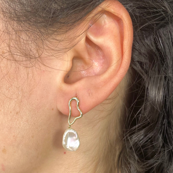 PENDIENTES EN ORO LARGOS ASIMETRICOS CON PERLA BARROCA CULTIVADA 2