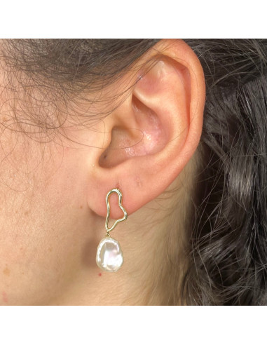 PENDIENTES EN ORO LARGOS ASIMETRICOS CON PERLA BARROCA CULTIVADA