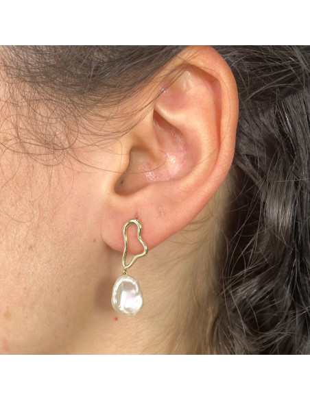 PENDIENTES EN ORO LARGOS ASIMETRICOS CON PERLA BARROCA CULTIVADA