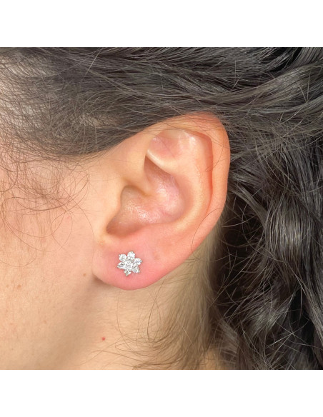 PENDIENTES CON FORMA DE ROSETA EN ORO BLANCO
