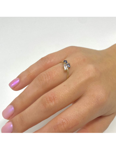 ANILLO EN ORO CON TRES CIRCONITAS EN TONOS  AZULES GARRA
