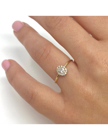 ANILLO EN ORO CON CIRCONITA CENTRAL BLANCA FORMA OVALO