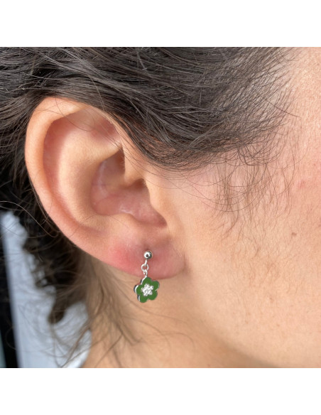 PENDIENTES EN PLATA LARGOS FLOR ESMALTE VERDE CENTRO FLOR CIRCONITAS