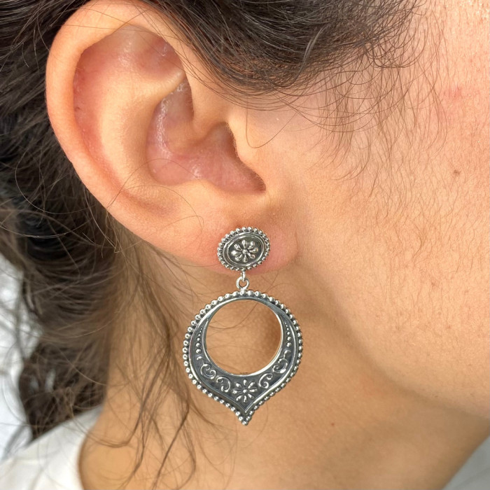 PENDIENTES EN PLATA LARGOS CIRCULO ARABESCOS 2