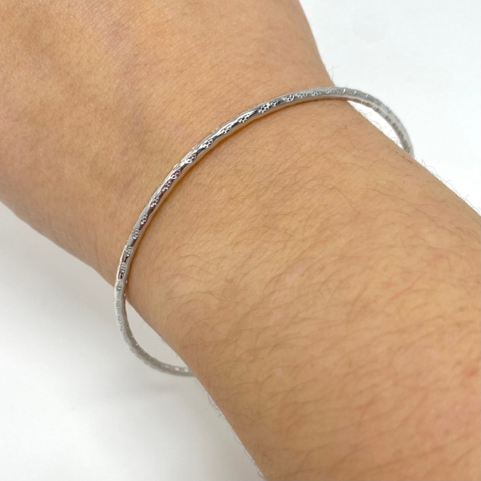 PULSERA EN PLATA RIGIDA ARO TALLADO 2