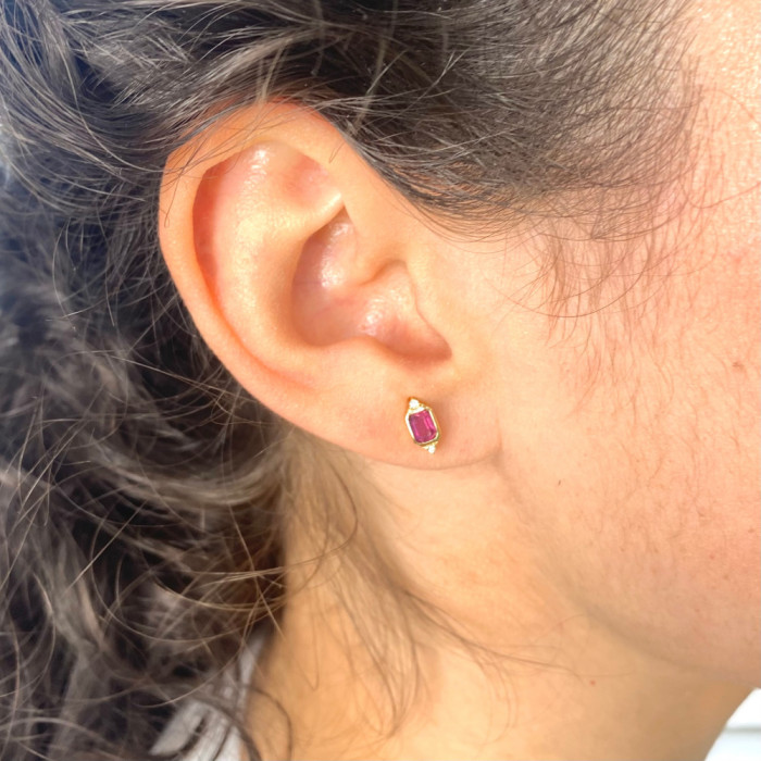 PENDIENTES EN ORO DIAMANTES TALLA BRILLANTE Y RUBI 2