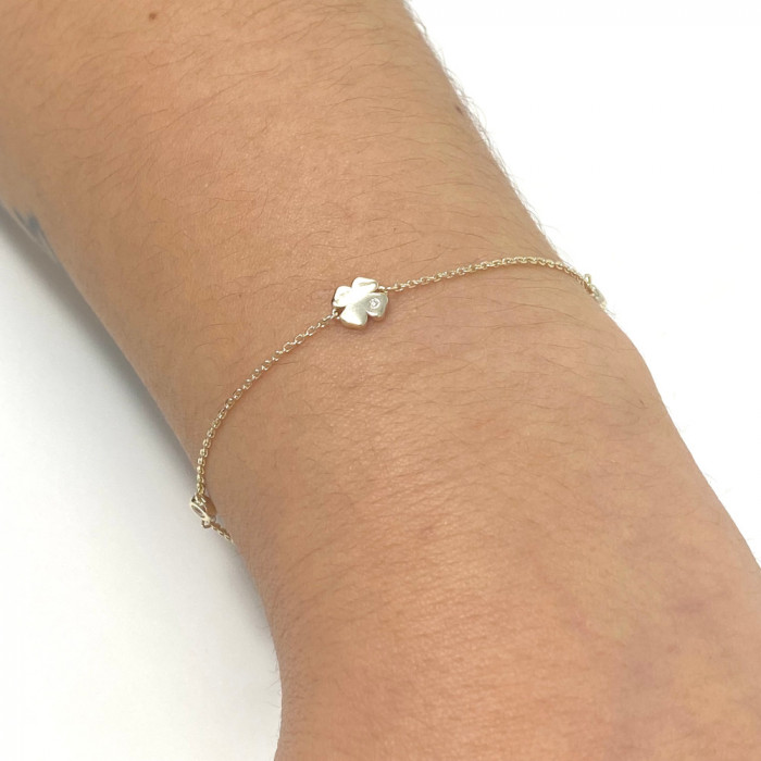PULSERA EN PLATA DORADA CON TREBOL Y CIRCONITAS BLANCAS 2