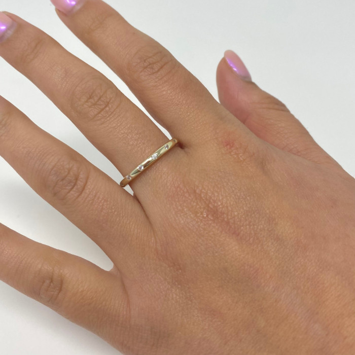 ANILLO EN PLATA DORADA CON CIRCONITAS BLANCAS INCRUSTADAS 2