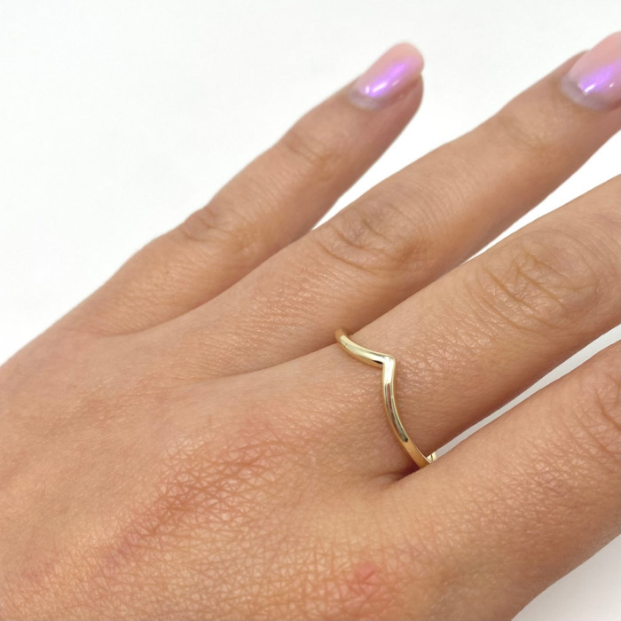 ANILLO EN PLATA DORADA CURVO EN FORMA DE UVE 2