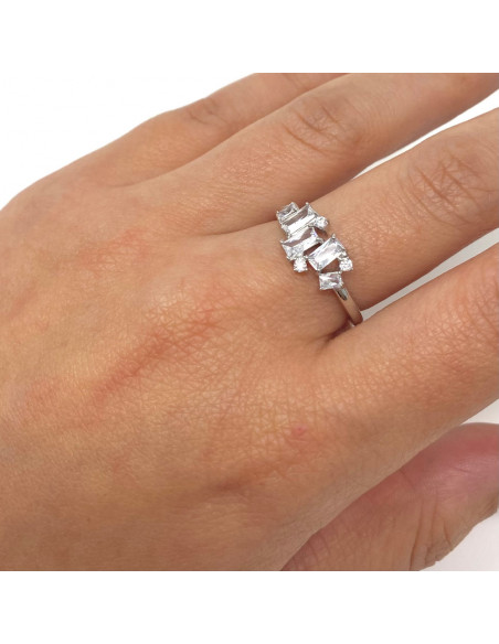 ANILLO EN PLATA 5 CIRCONITAS RECTANGULARES
