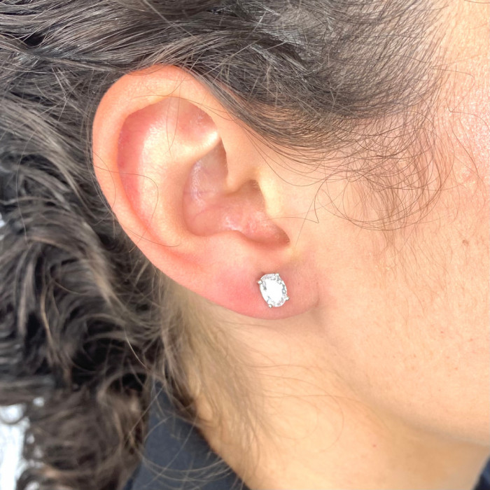 PENDIENTES EN PLATA CIRCONITAS OVALADAS SUJETAS POR 4 GARRAS 2