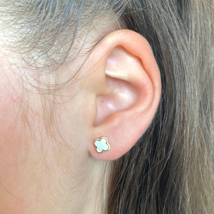 PENDIENTES EN ORO FLOR CUATRO HOJAS NACAR 2