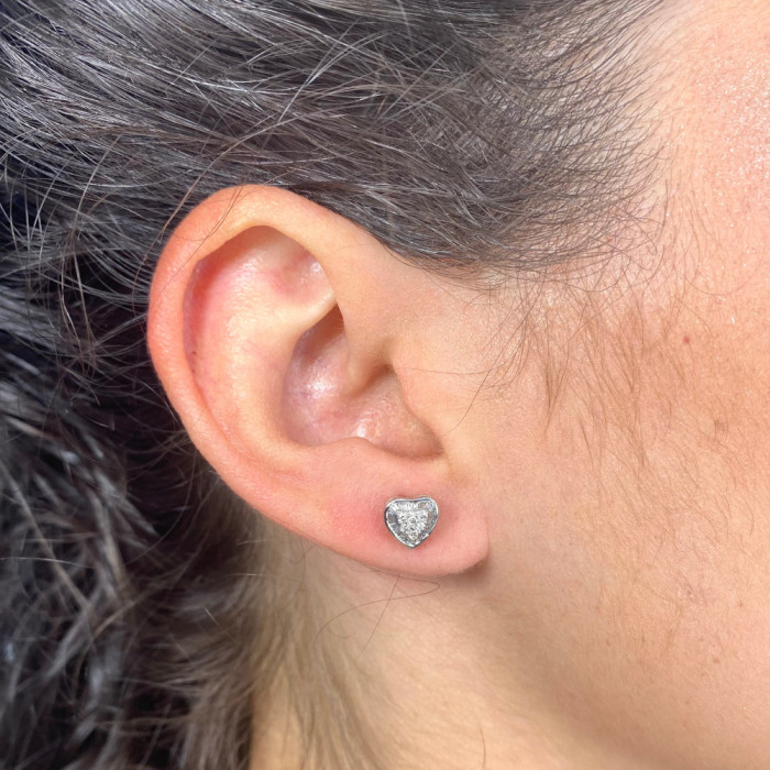 PENDIENTES EN ORO CORAZÓN EN RELIEVE Y DIAMANTES 2