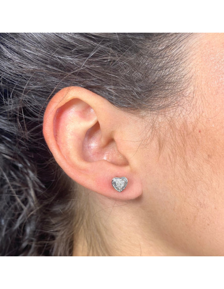 PENDIENTES EN ORO CORAZÓN EN RELIEVE Y DIAMANTES PENDIENTES EN ORO CORAZÓN EN RELIEVE Y DIAMANTES