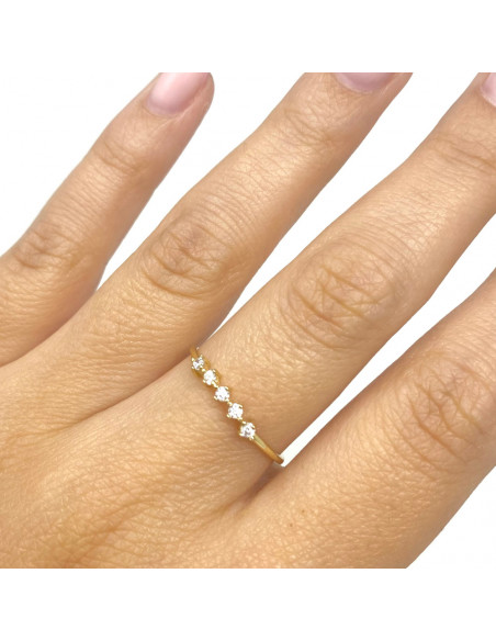 ANILLO EN ORO CON CINCO CIRCONITAS BLANCAS