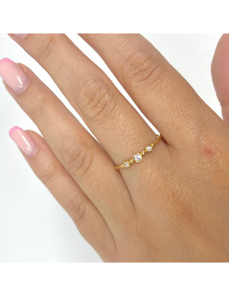 ANILLO EN ORO TRES CIRCONITAS REDONDAS BLANCAS