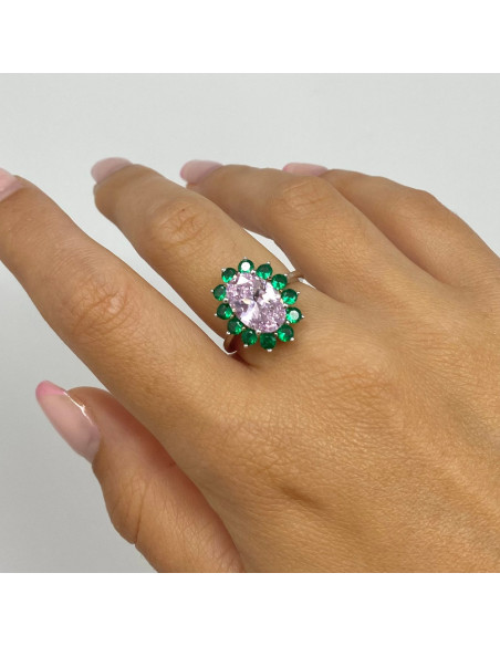 ANILLO EN PLATA FORMA OVALADA CON PIEDRAS VERDE Y ROSA.
