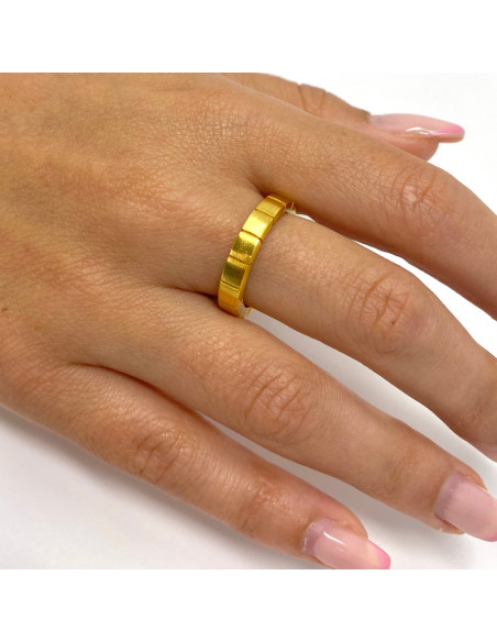 ANILLO EN PLATA DORADA CON DETALLES GEOMÉTRICOS