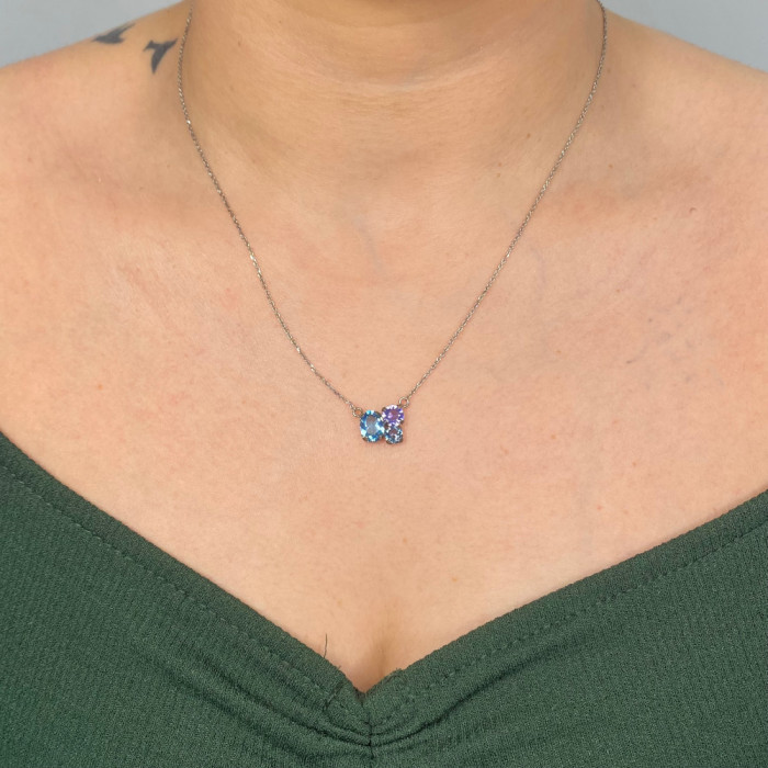 GARGANTILLA EN PLATA TRES CIRCONITAS CUADRADAS 2