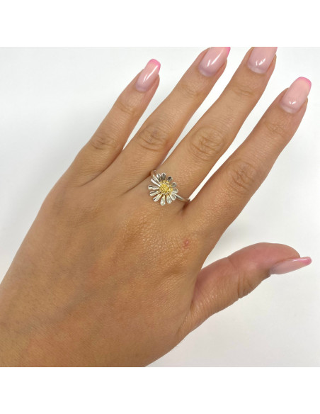 ANILLO EN PLATA FLOR CENTRO DORADO