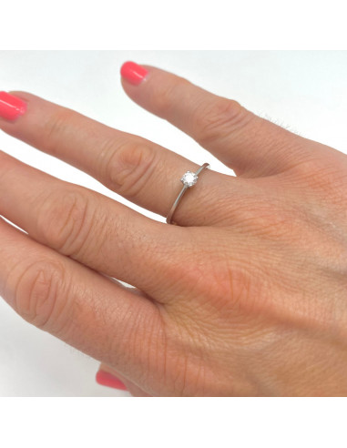 ANILLO EN ORO BLANCO Y DIAMANTE SOLITARIO