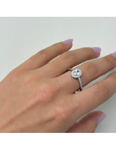 ANILLO EN ORO BLANCO DE 9 QUILATES CON ROSETA OVAL