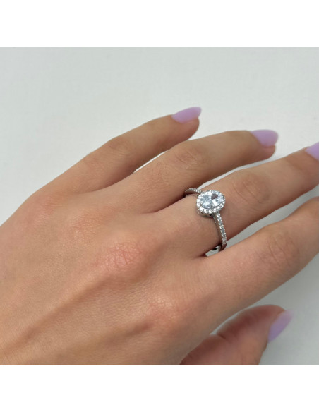 ANILLO EN ORO BLANCO DE 9 QUILATES CON ROSETA OVAL