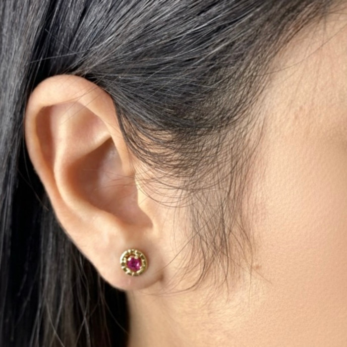 PENDIENTES EN ORO CON RUBIES EN CENTRO 2