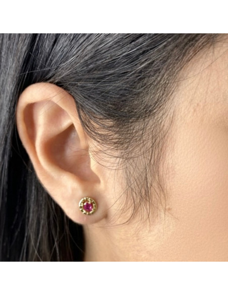 PENDIENTES EN ORO CON RUBIES EN CENTRO
