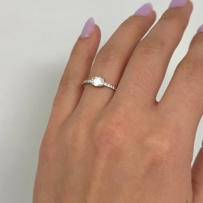 ANILLO EN ORO DISEÑO MEDIA ALIANZA  CIRCONITAS CON CIRCONITA EN EL CENTRO OVAL 2