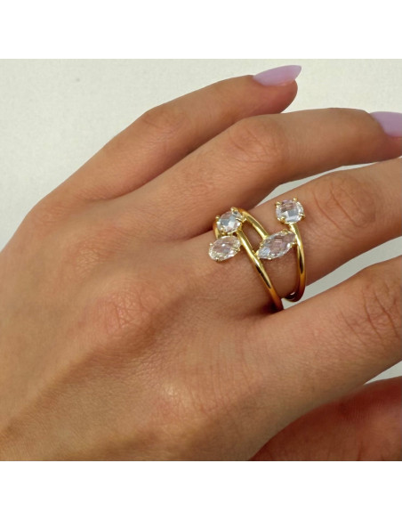 ANILLO EN ORO CON CIRCONITAS OVALES MONTADAS EN GARRA